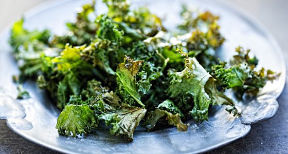 Kale,Chips,With,Chilli,Flakes