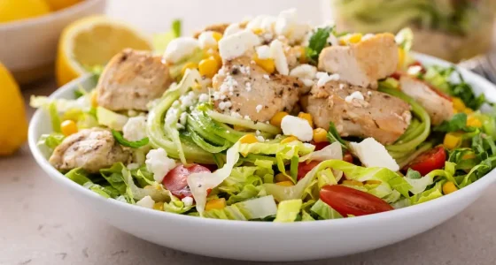Fresh,Vegetable,Salad,With,Corn,And,Chicken,With,Lemon,Vinaigrette