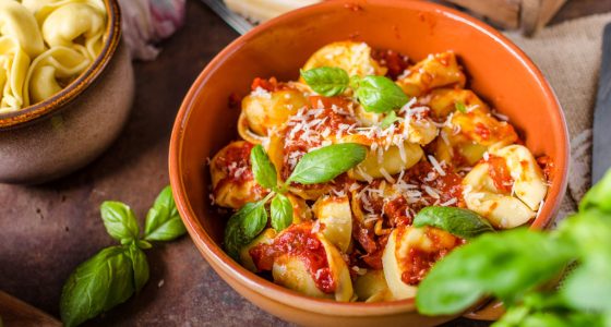 Huvudratt Tortellini Tomat Orter Vitlok Parmesan
